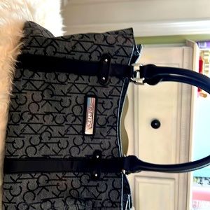 Black purse in great condition.